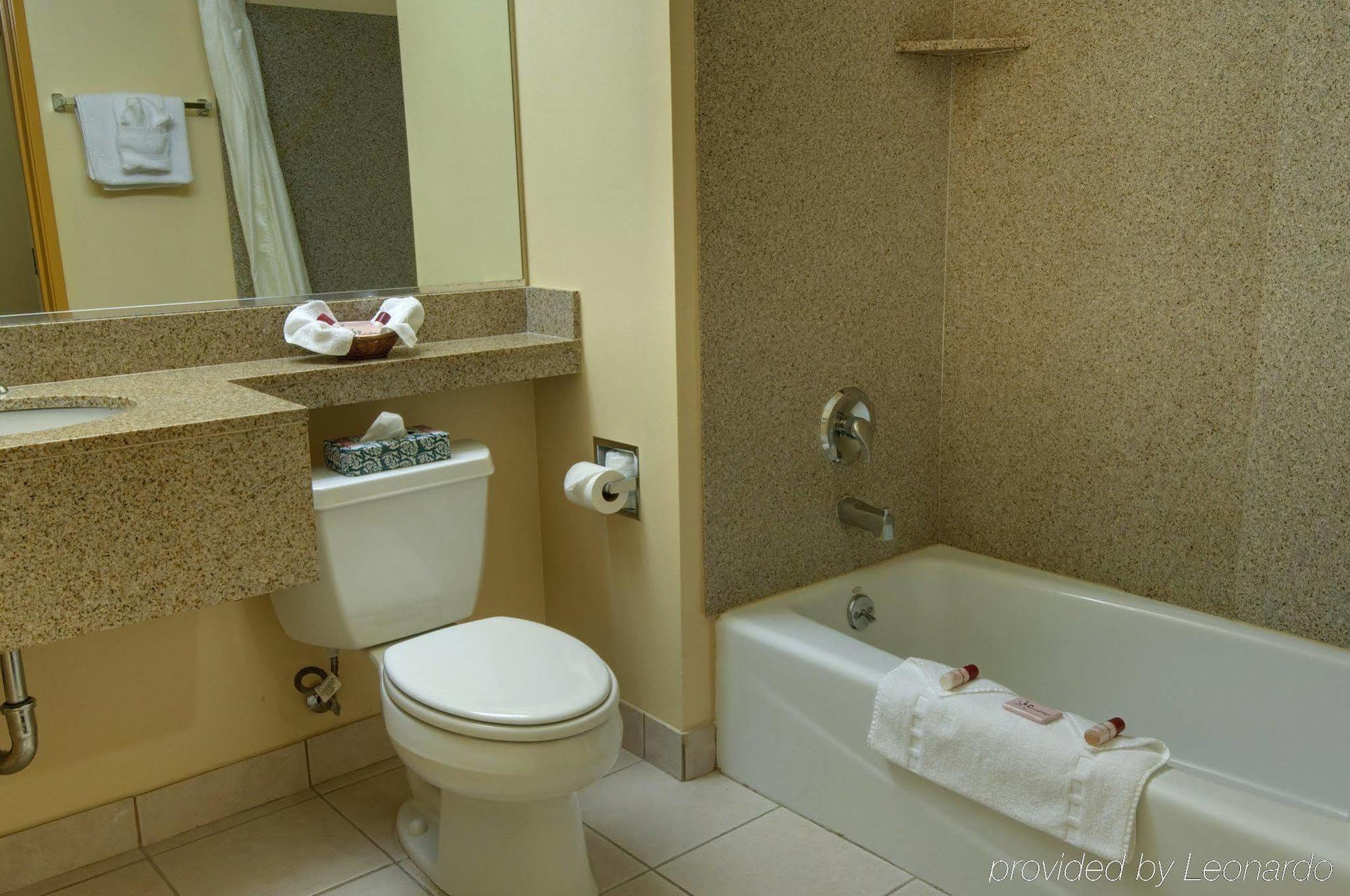 H3 Inn & Suites - Lax Airport - Los Angeles Ίνγκλγουντ Δωμάτιο φωτογραφία