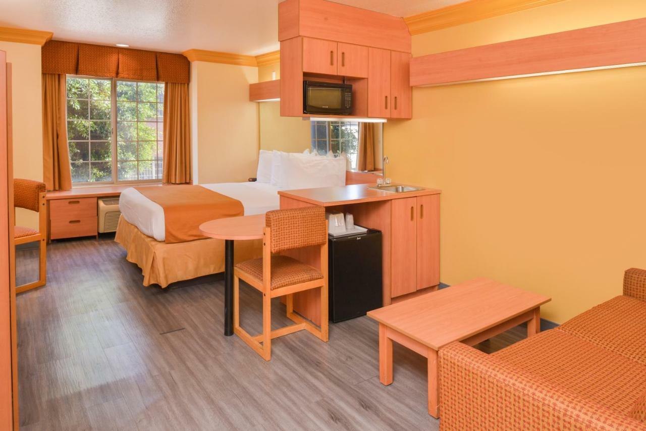 H3 Inn & Suites - Lax Airport - Los Angeles Ίνγκλγουντ Εξωτερικό φωτογραφία