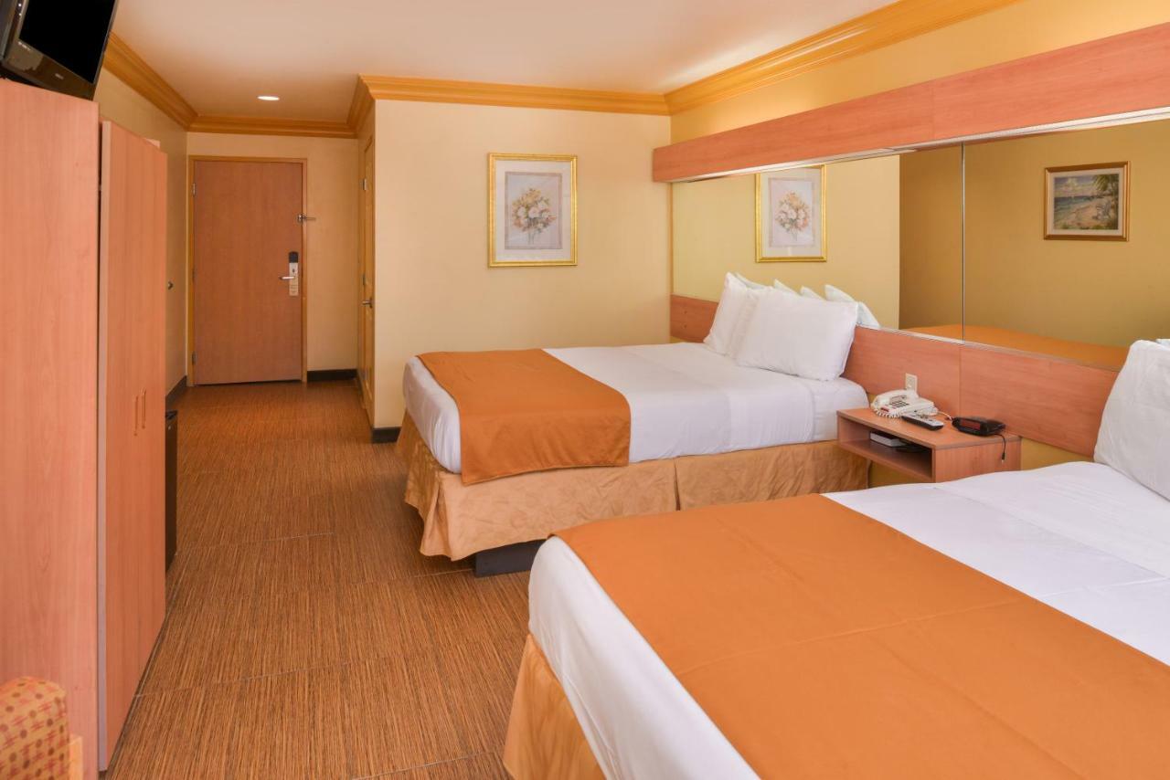 H3 Inn & Suites - Lax Airport - Los Angeles Ίνγκλγουντ Εξωτερικό φωτογραφία